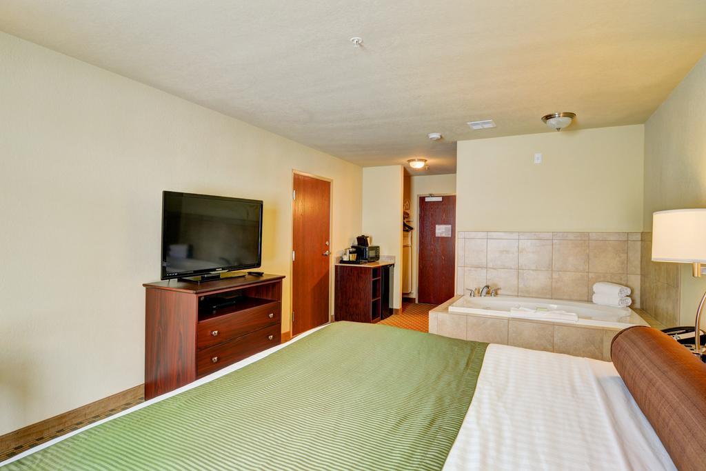 Cobblestone Hotel & Suites - Punxsutawney Luaran gambar