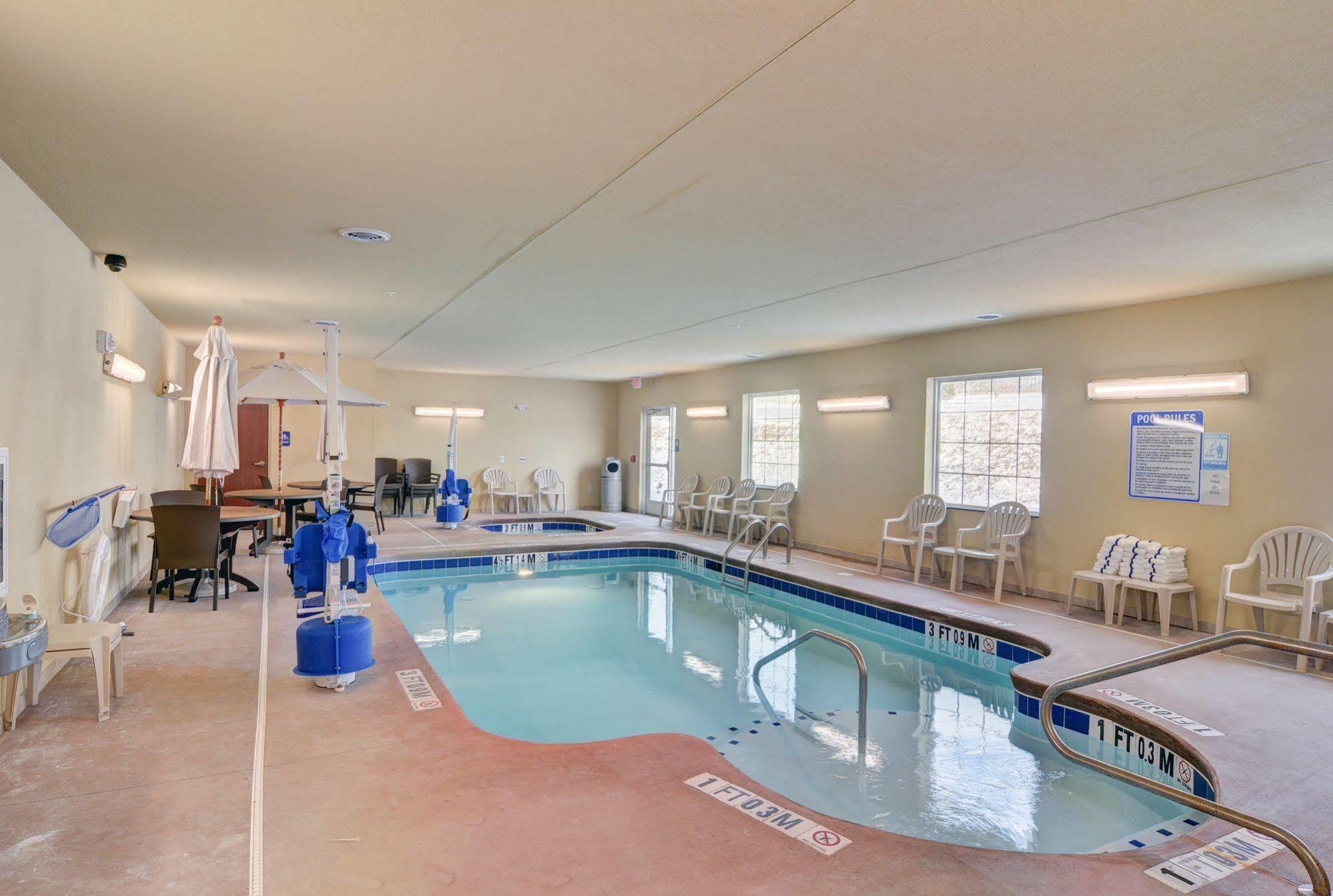 Cobblestone Hotel & Suites - Punxsutawney Luaran gambar